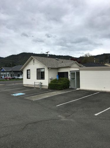 1325 NE 7th St, Grants Pass, OR 97526